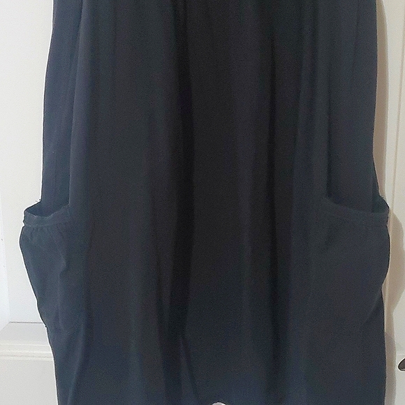 Tunic Tank Top with Pockets - Picture 2 of 3